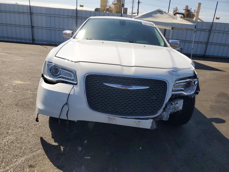 2016 CHRYSLER 300C — Фото 5 из 12
