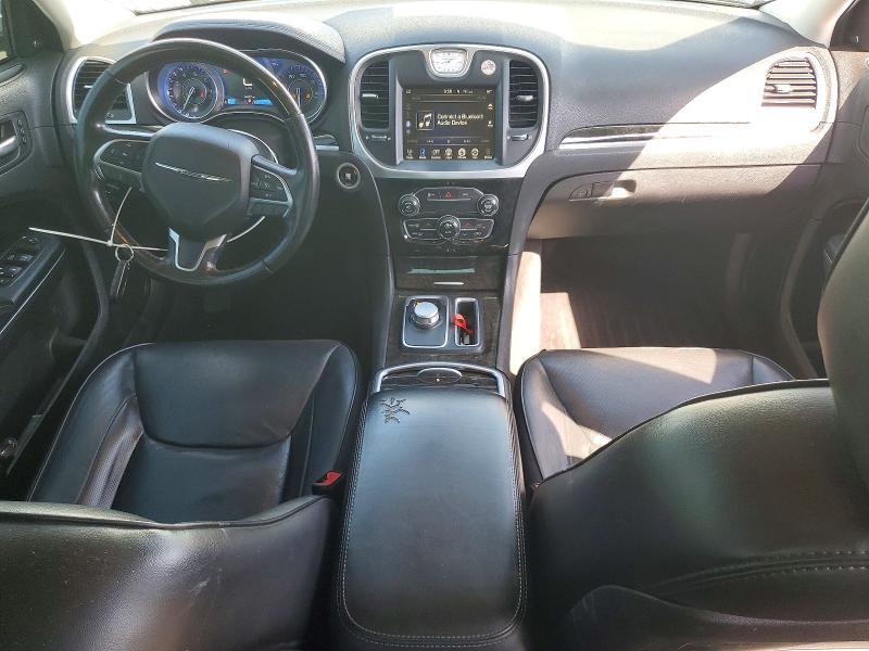 2016 CHRYSLER 300C — Фото 8 из 12