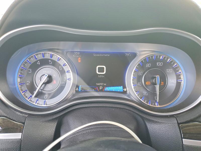 2016 CHRYSLER 300C — Фото 9 из 12