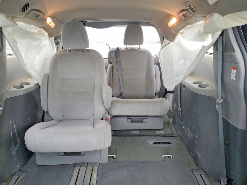 2015 TOYOTA SIENNA LE — Фото 10 из 13