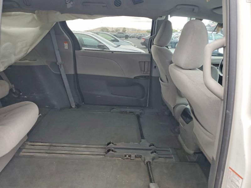 2015 TOYOTA SIENNA LE — Фото 11 из 13