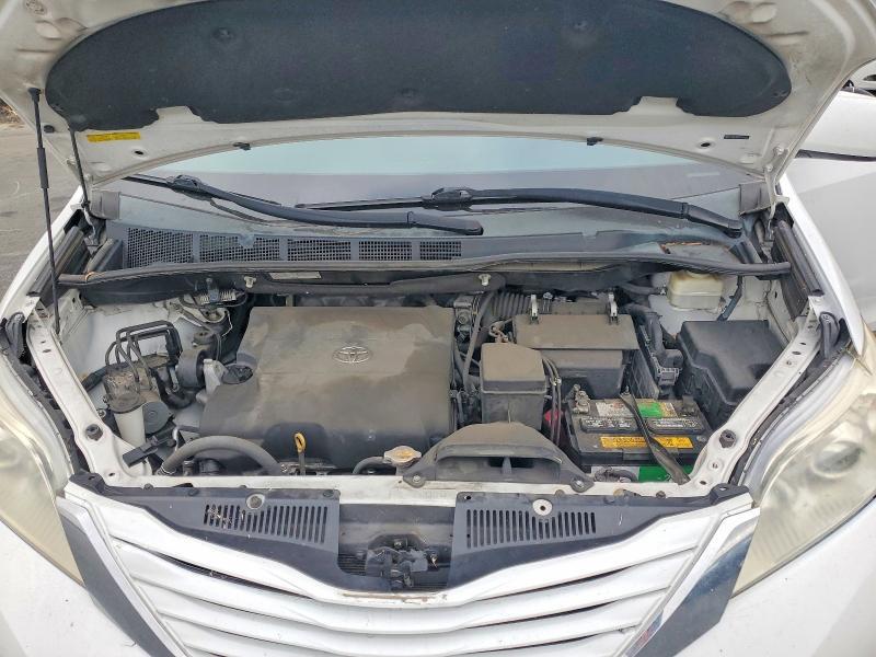 2015 TOYOTA SIENNA LE — Фото 12 из 13