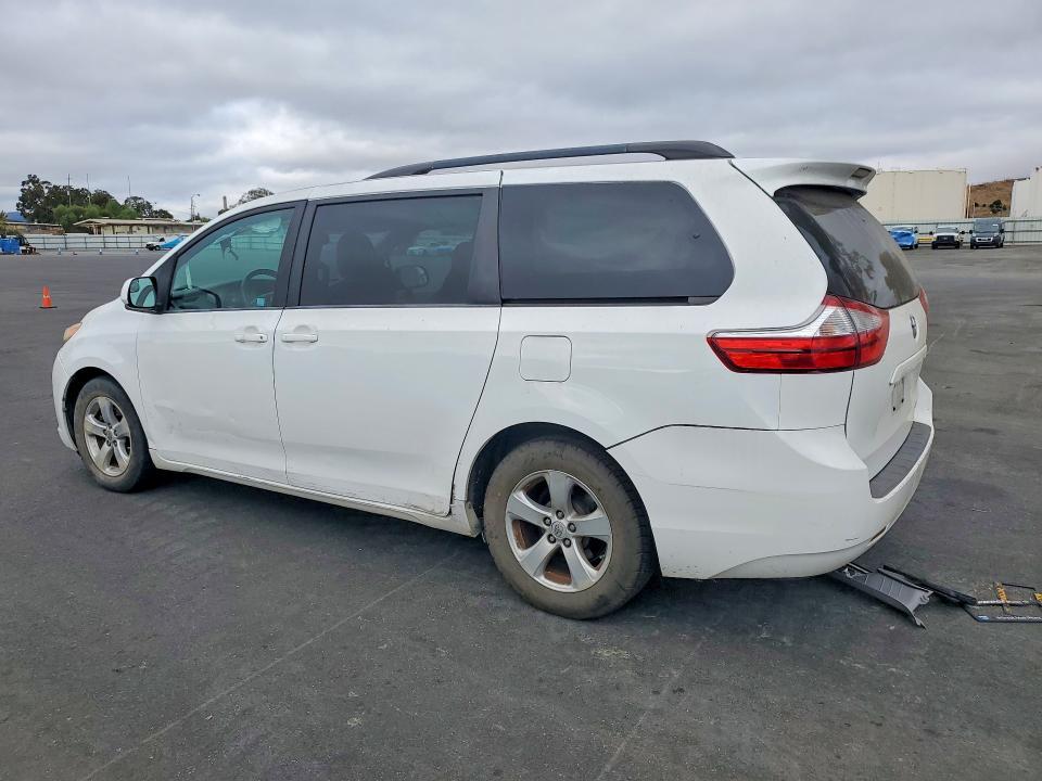 2015 TOYOTA SIENNA LE — Фото 2 из 13
