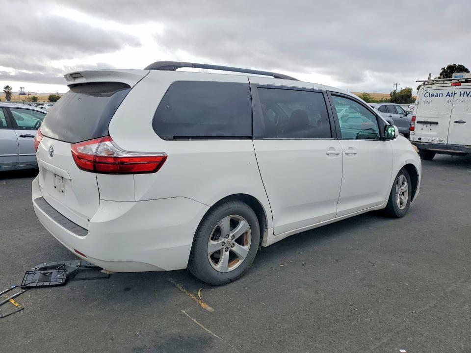 2015 TOYOTA SIENNA LE — Фото 3 из 13