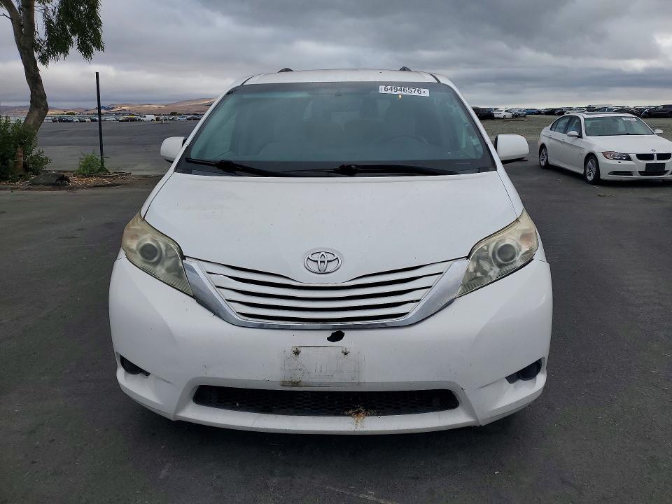 2015 TOYOTA SIENNA LE — Фото 5 из 13