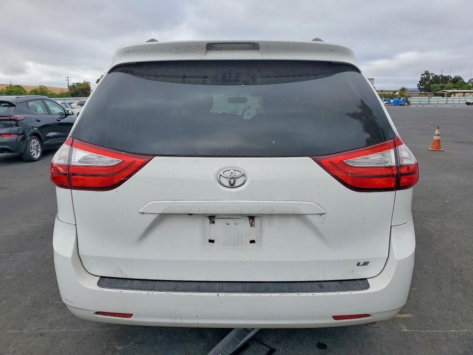 2015 TOYOTA SIENNA LE — Фото 6 из 13
