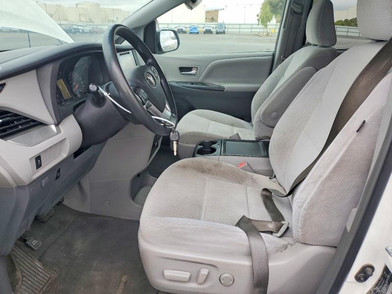 2015 TOYOTA SIENNA LE — Фото 7 из 13