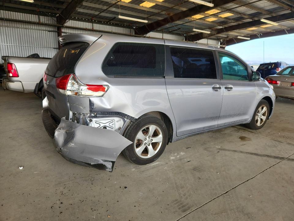 2013 TOYOTA SIENNA L 7-PASSENGER — Фото 3 из 13