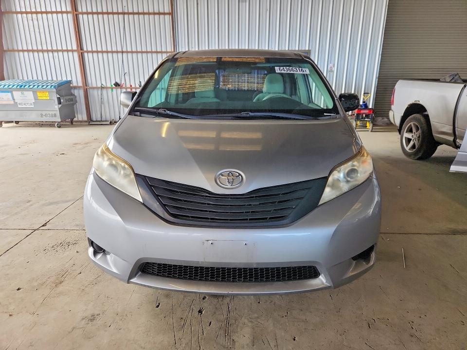 2013 TOYOTA SIENNA L 7-PASSENGER — Фото 5 из 13