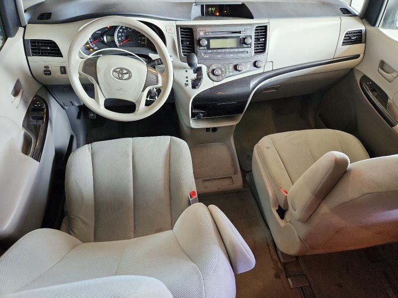 2013 TOYOTA SIENNA L 7-PASSENGER — Фото 8 из 13