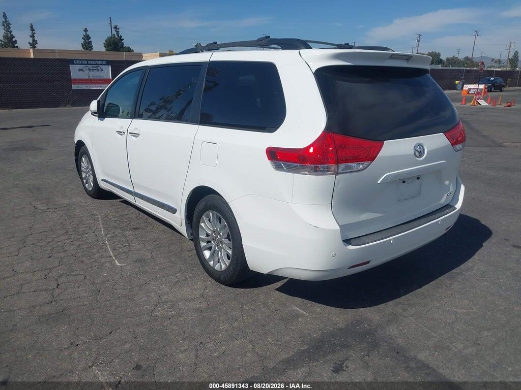 5TDYK3DC6ES466362 2014 TOYOTA SIENNA photo no. 3