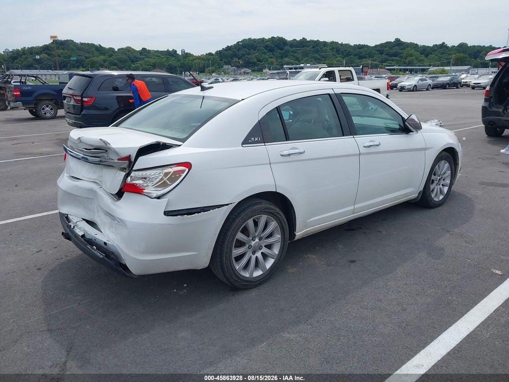 1C3CCBCG6EN134647 2014 CHRYSLER 200 photo no. 4