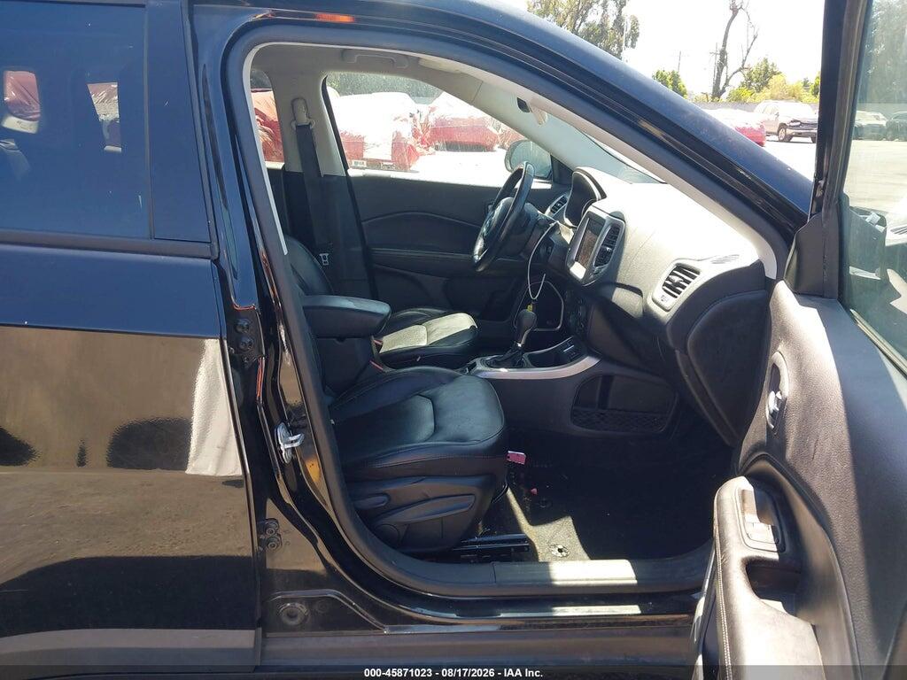 3C4NJCCB5KT820064 2019 JEEP COMPASS photo no. 5