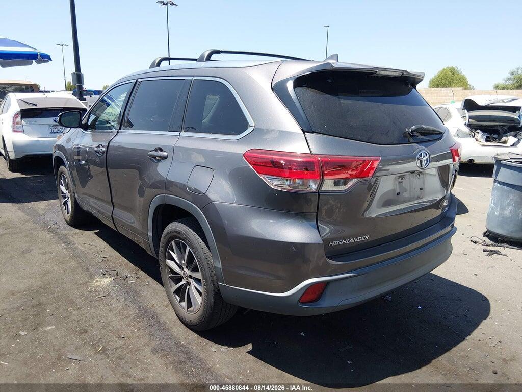 5TDKZRFH2JS531487 2018 TOYOTA HIGHLANDER photo no. 3