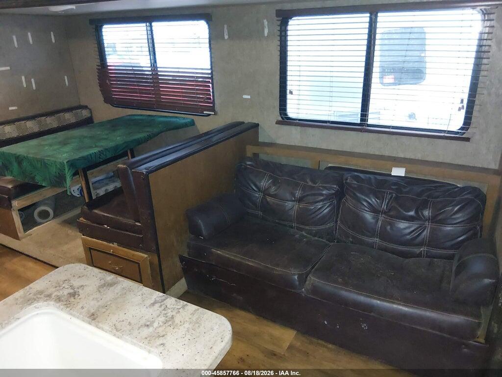 4X4TWDB26HT139877 2016 FOREST RIVER WILDWOOD photo no. 8