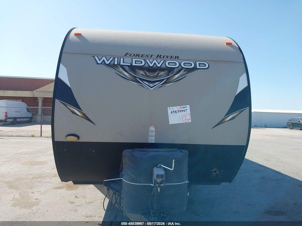 4X4TWDC2XJA263375 2018 WILDWOOD BY FOREST R TRAVEL TRAILER SERIE photo no. 10