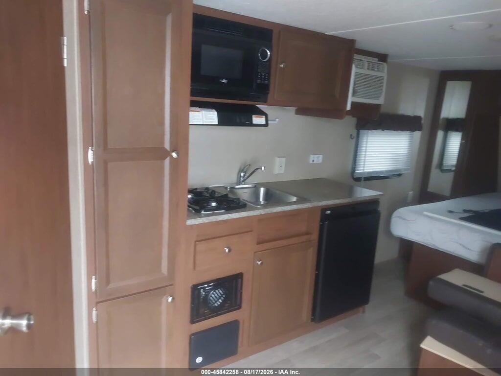 4YDT16F19HH931653 2017 COLEMAN 16FBS photo no. 12