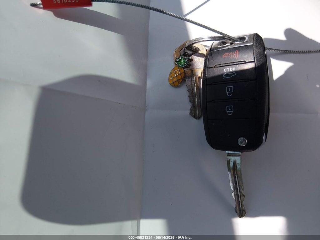3KPFL4A74HE084427 2017 KIA FORTE photo no. 11