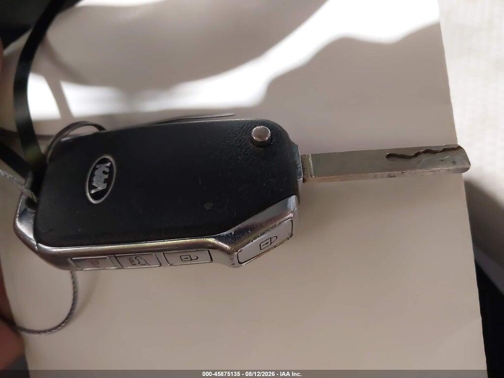 KNDJ23AU0L7703028 2020 KIA SOUL photo no. 11