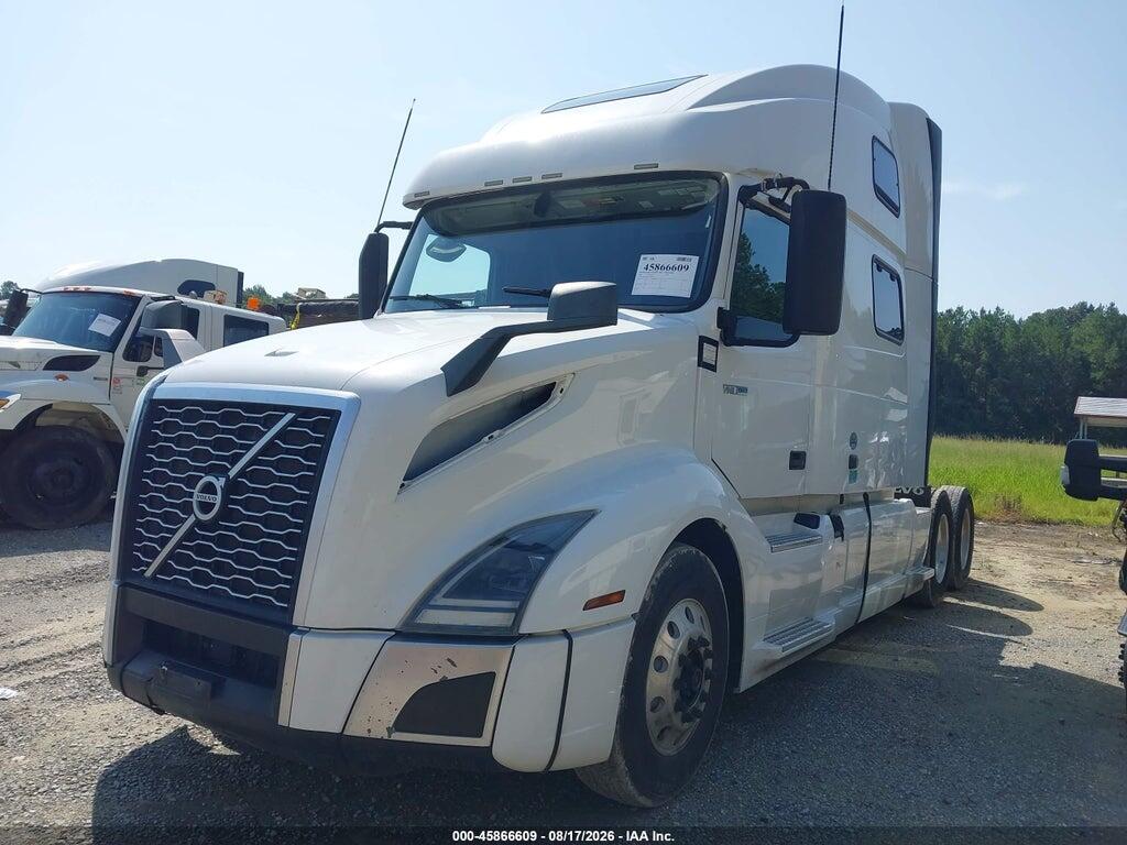 4V4NC9EH3LN226495 2020 VOLVO VNL photo no. 2
