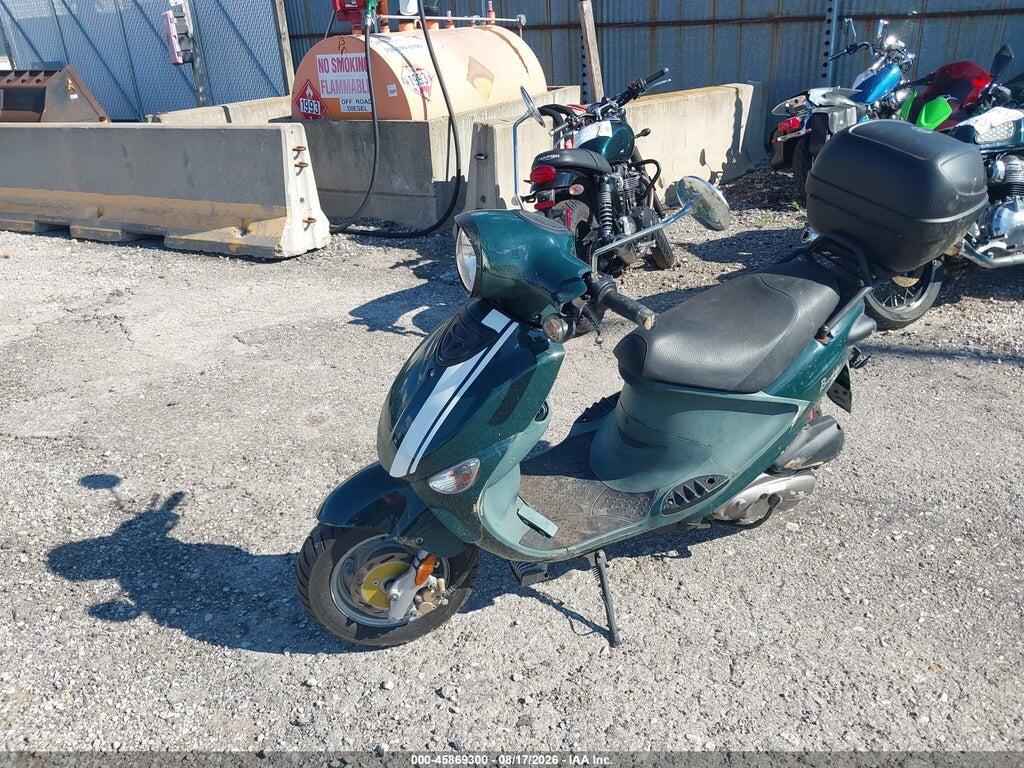 RFVPAC903D1002055 2013 GENUINE SCOOTER CO. BUDDY photo no. 2