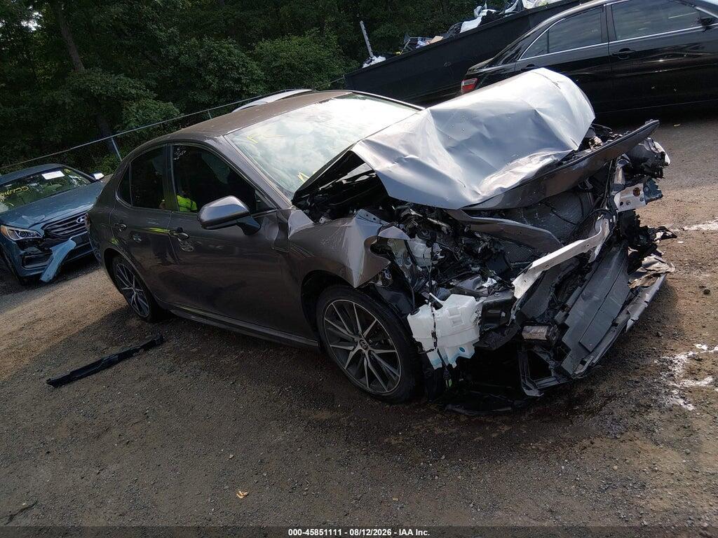 4T1G11AK8MU584725 2021 TOYOTA CAMRY photo no. 1