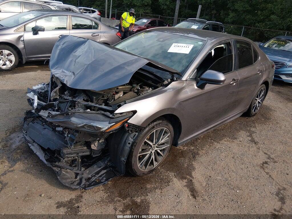 4T1G11AK8MU584725 2021 TOYOTA CAMRY photo no. 2