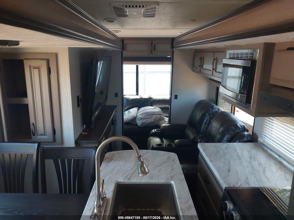 5ZT3CLTB5MA326345 2021 COACHMEN TRAVEL photo no. 8
