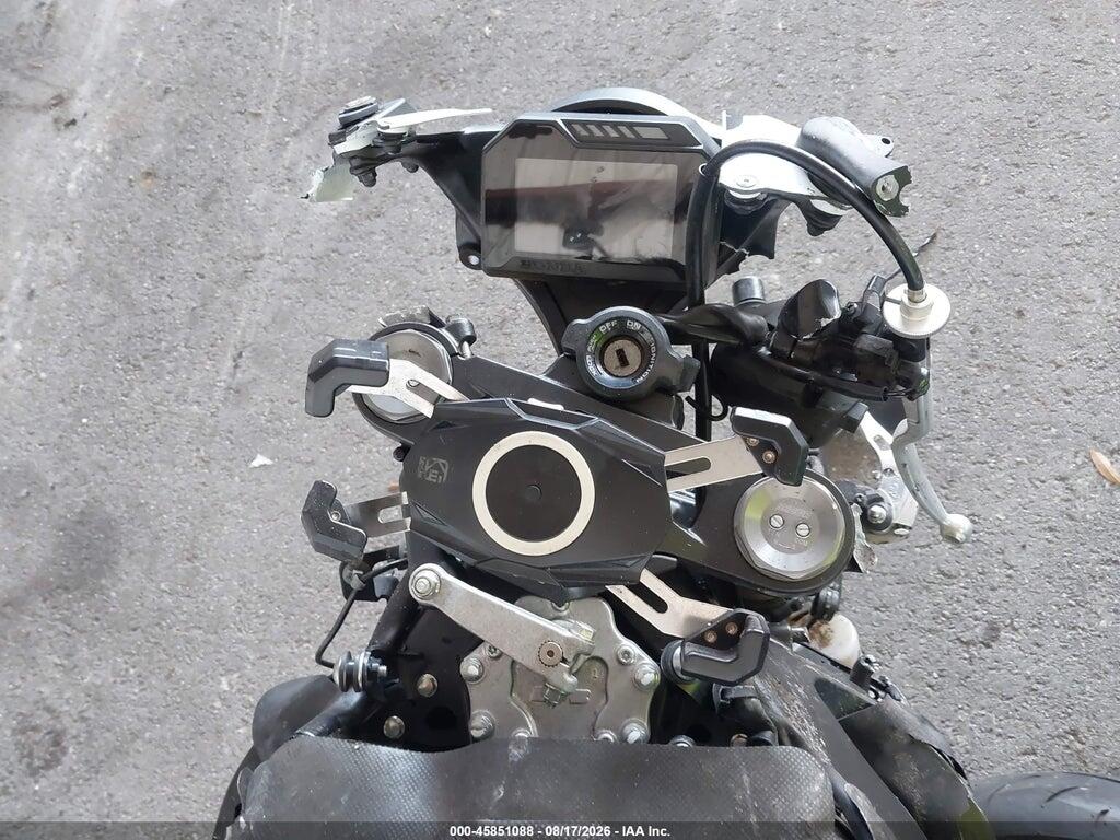 JH2SC7718TK900023 2026 HONDA CBR1000 photo no. 7