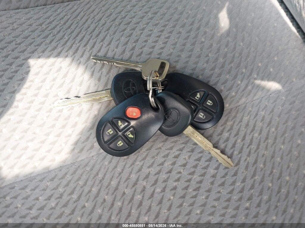 5TDKK3DC2BS002079 2011 TOYOTA SIENNA photo no. 11