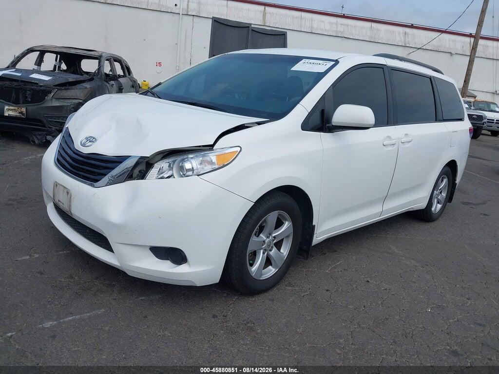 5TDKK3DC2BS002079 2011 TOYOTA SIENNA photo no. 2