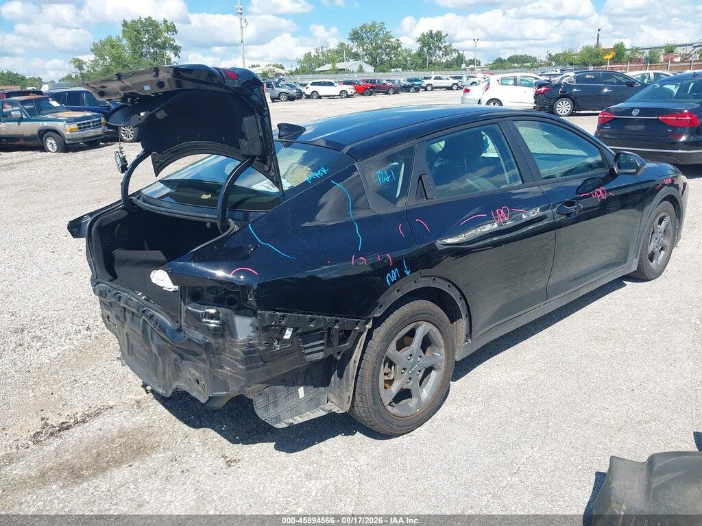 3KPFT4DE7SE015975 2025 KIA K4 photo no. 4