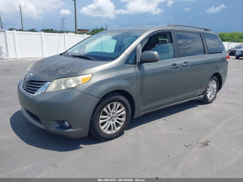 5TDYK3DC8BS040264 2011 TOYOTA SIENNA photo no. 2