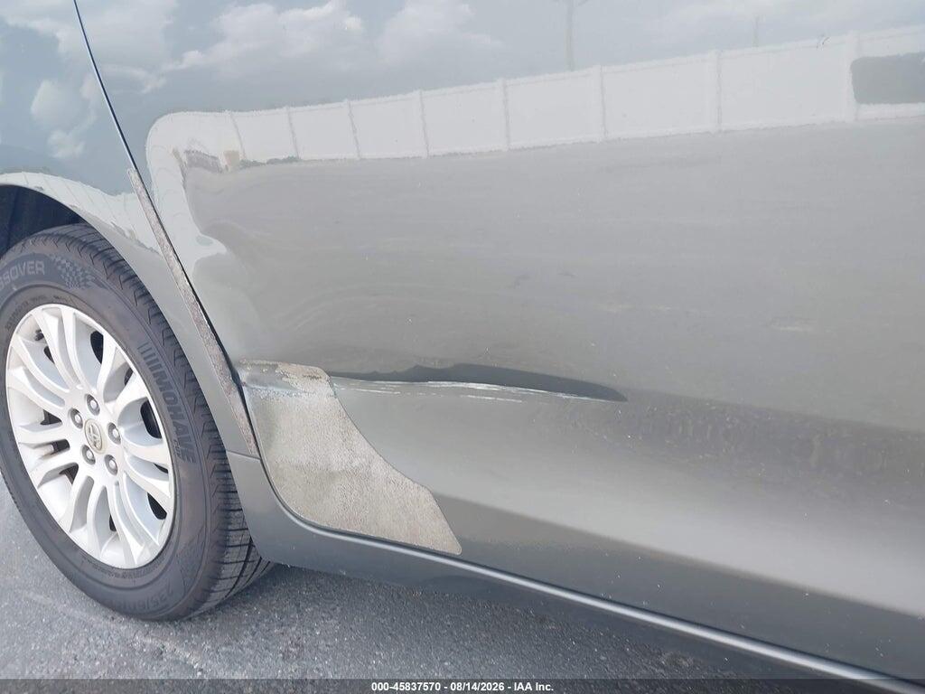 5TDYK3DC8BS040264 2011 TOYOTA SIENNA photo no. 6