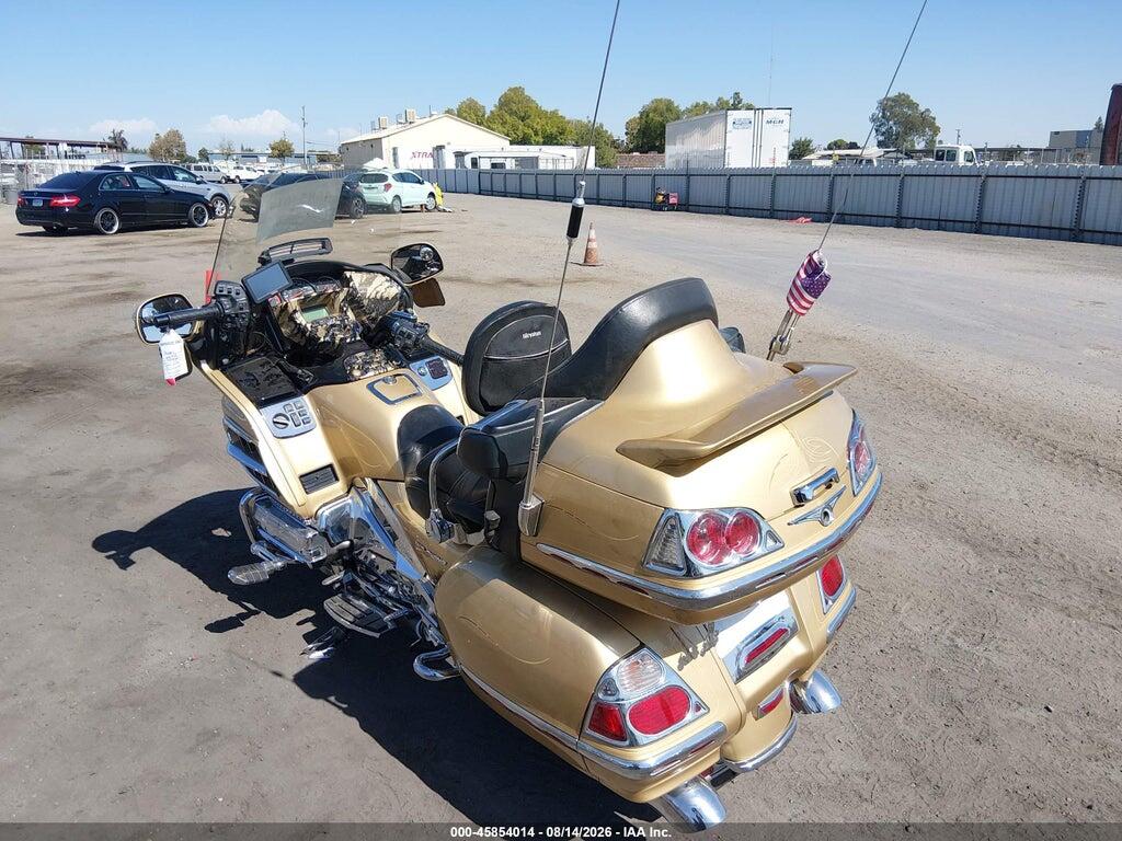 1HFSC47F06A508754 2006 HONDA GL1800 photo no. 3