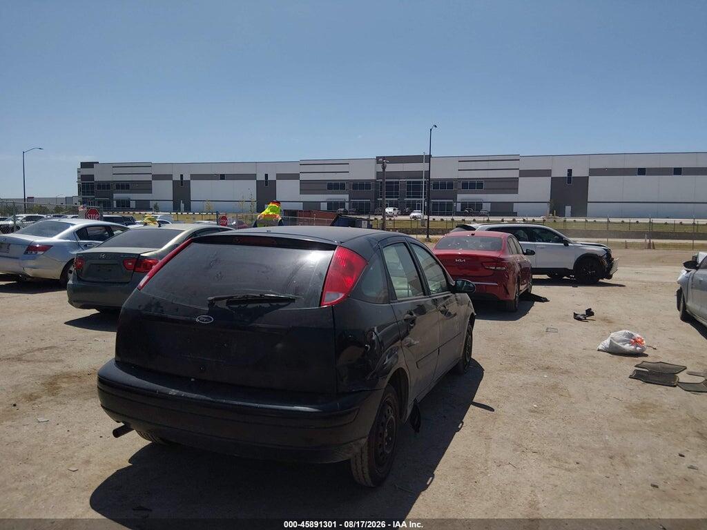 3FAFP37Z74R117937 2004 FORD FOCUS photo no. 4