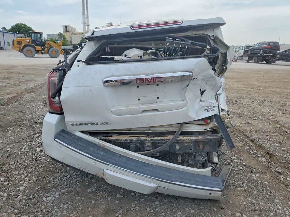 1GKS2HKJ8JR315640 2018 GMC YUKON XL photo no. 6