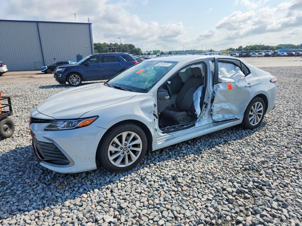 2022 TOYOTA CAMRY 4T1C11AK8NU072155