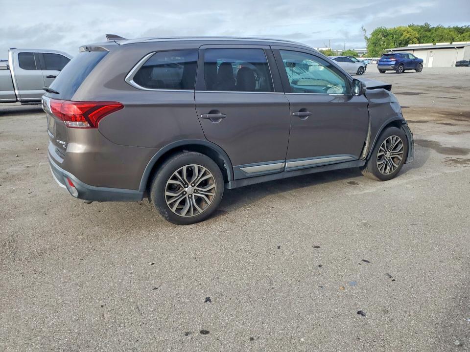 2017 MITSUBISHI OUTLANDER SE — Фото 3 из 14