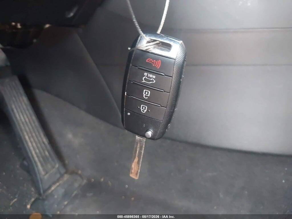 KNDJN2A22G7252111 2016 KIA SOUL photo no. 11