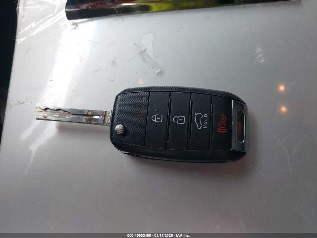 KNDJP3A56H7445566 2017 KIA SOUL photo no. 11