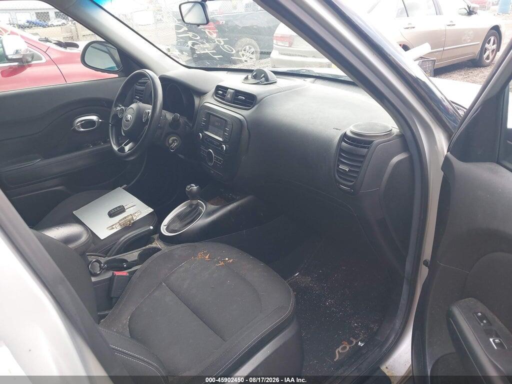 KNDJP3A56H7445566 2017 KIA SOUL photo no. 5