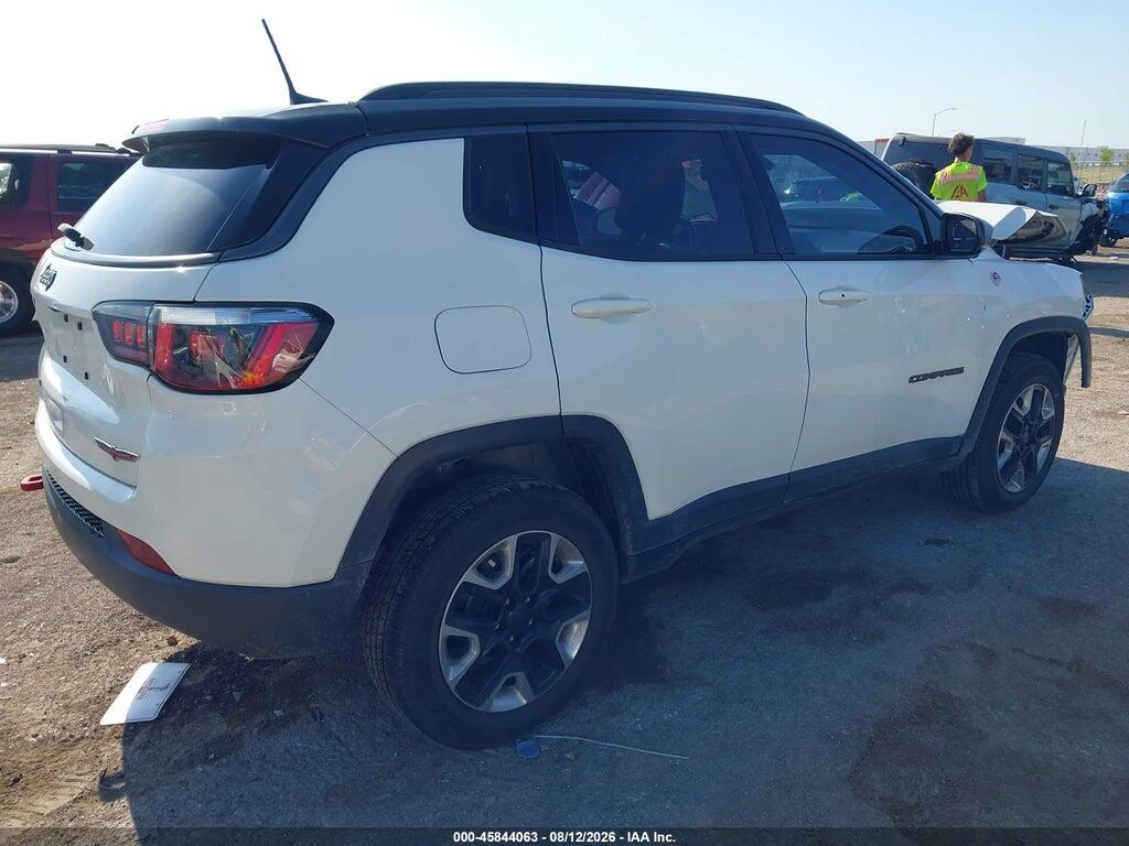 3C4NJDDB7JT206734 2018 JEEP COMPASS photo no. 4