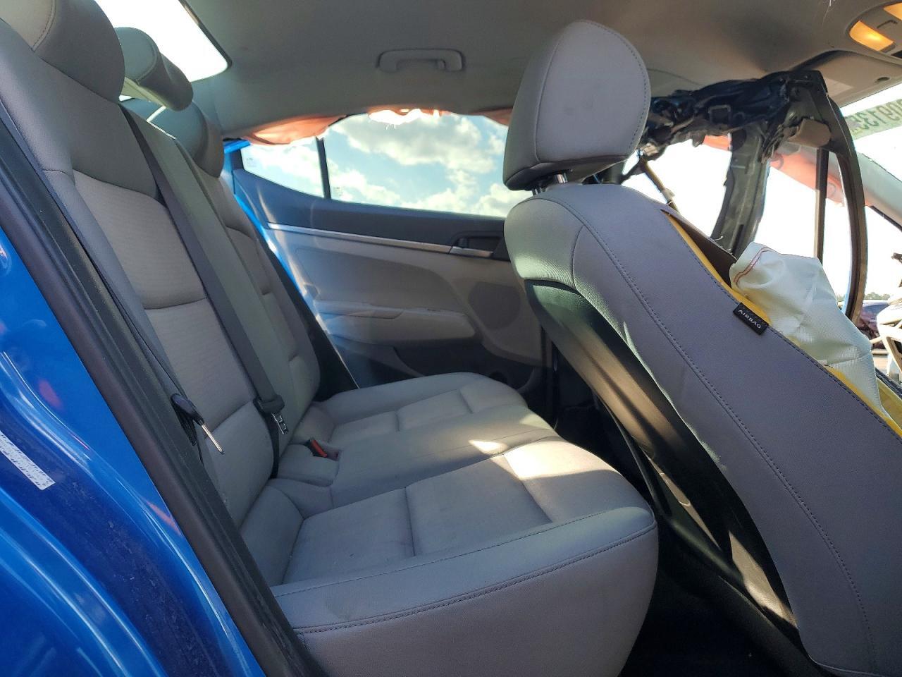 2017 HYUNDAI ELANTRA SE — Фото 10 из 12