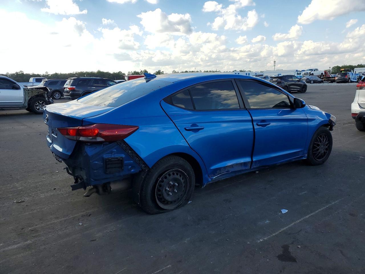2017 HYUNDAI ELANTRA SE — Фото 3 из 12