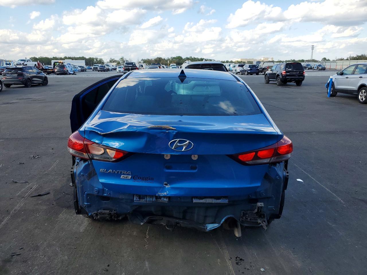 2017 HYUNDAI ELANTRA SE — Фото 6 из 12