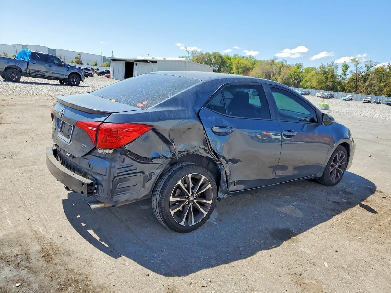 2018 TOYOTA COROLLA SE — Фото 3 из 12
