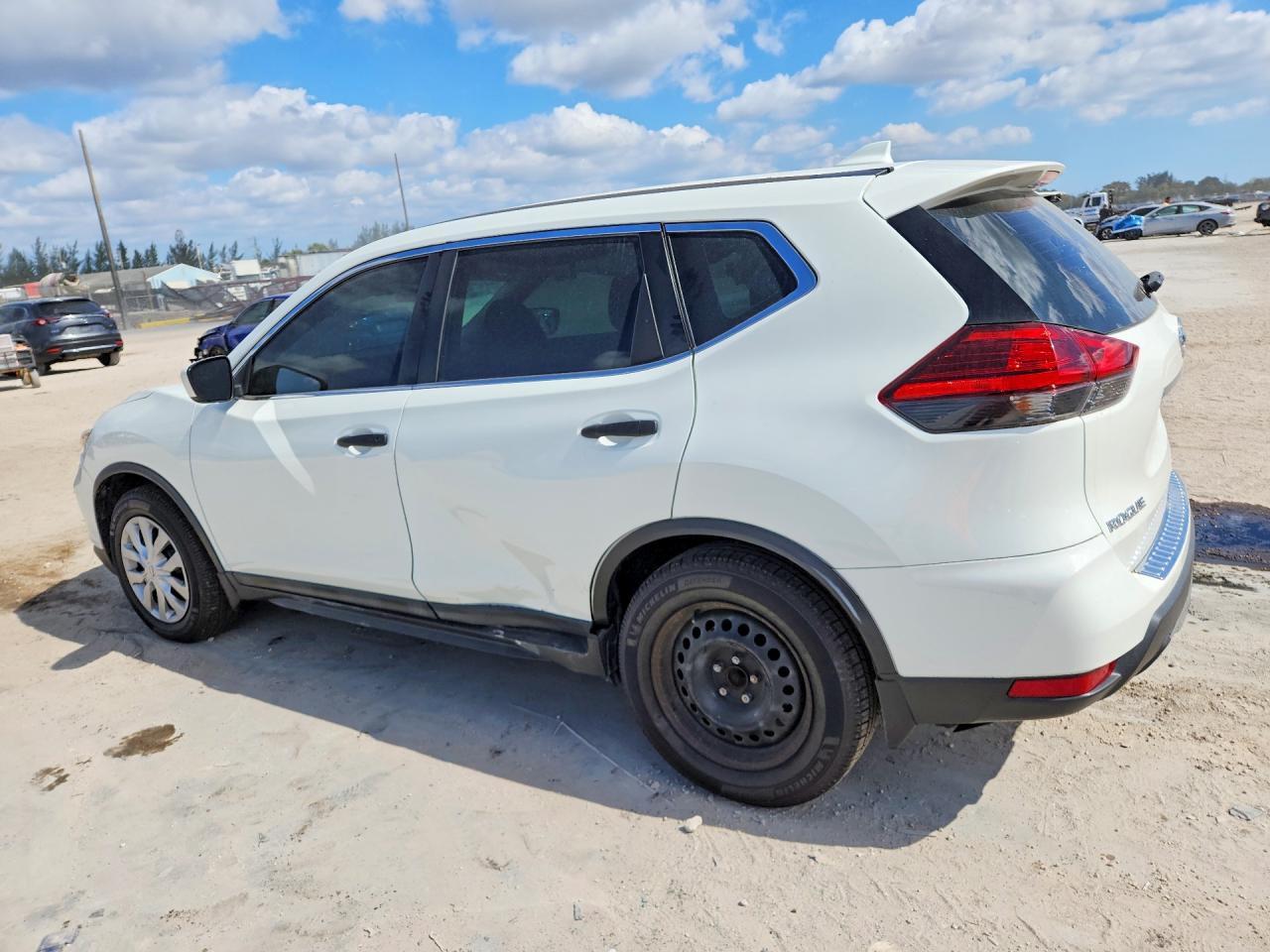 2017 NISSAN ROGUE S — Фото 2 из 12