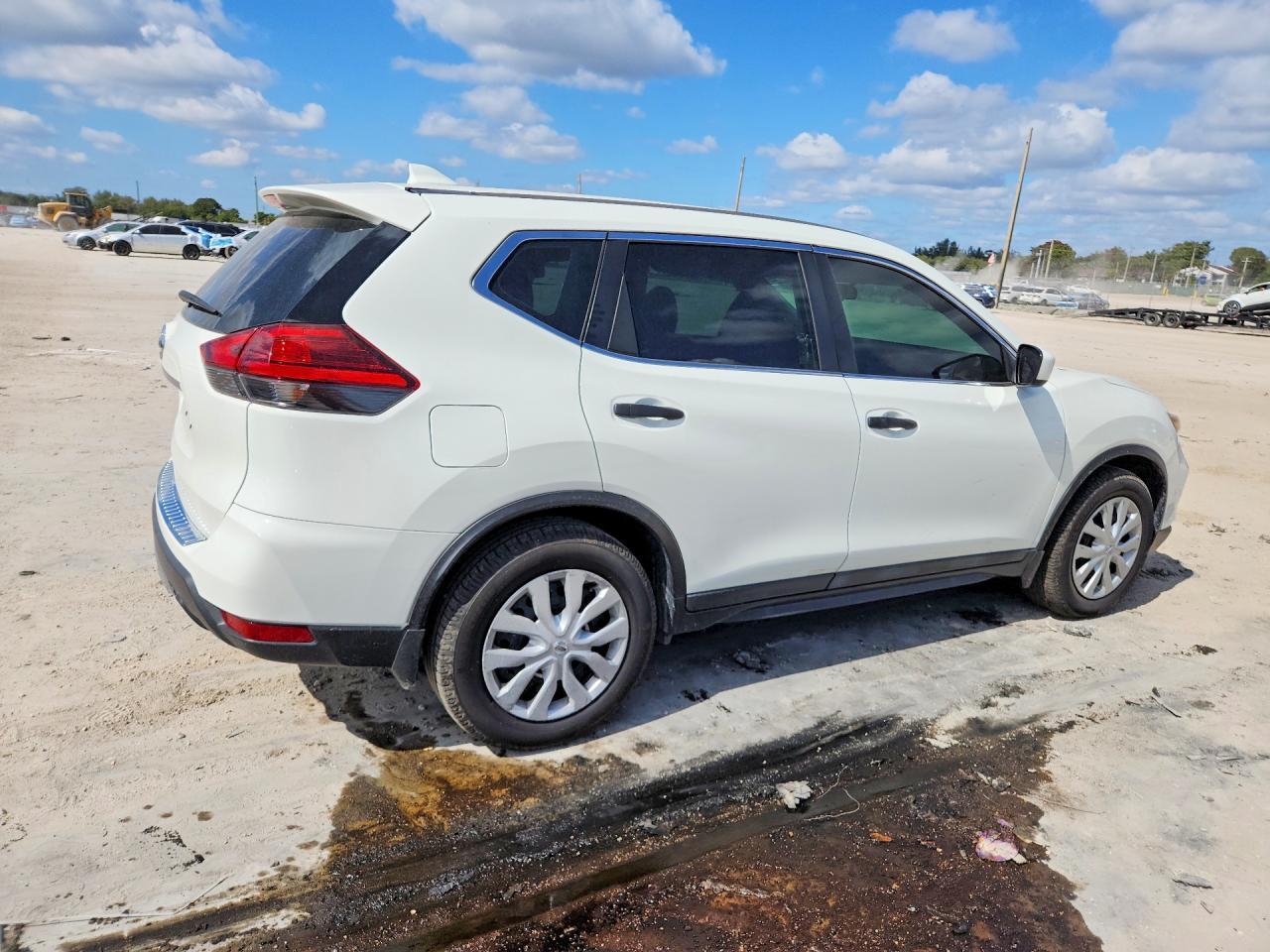 2017 NISSAN ROGUE S — Фото 3 из 12