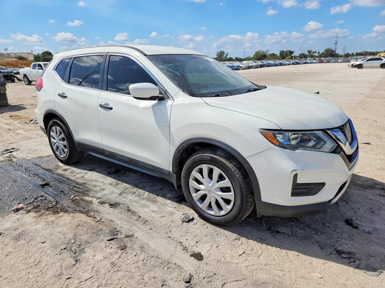 2017 NISSAN ROGUE S — Фото 4 из 12